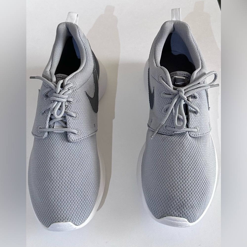 NWOT Grey Nike Roshe One Sneakers